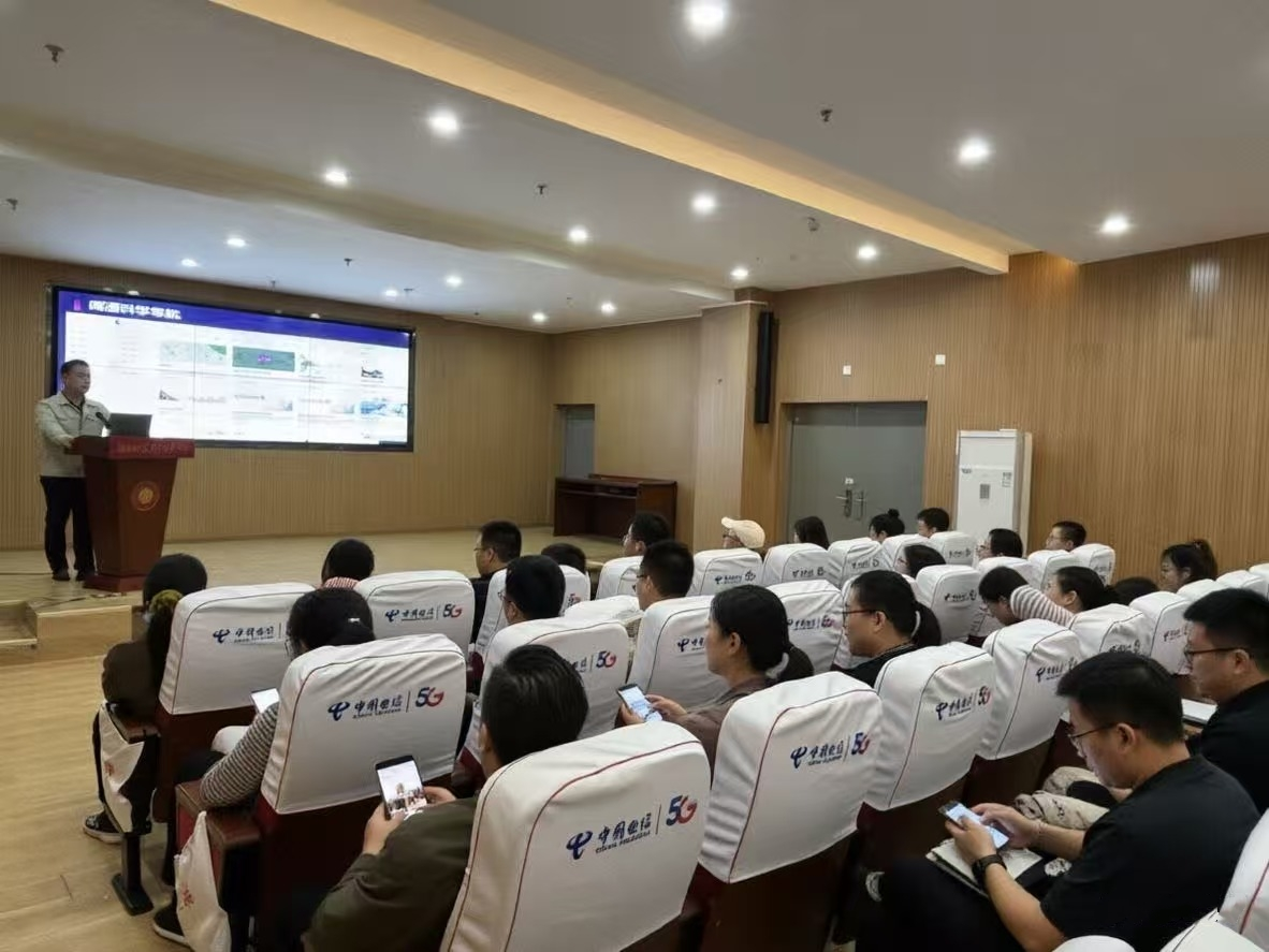 AI赋能教研创新，我校举办“AI助力教研进阶”专题讲座