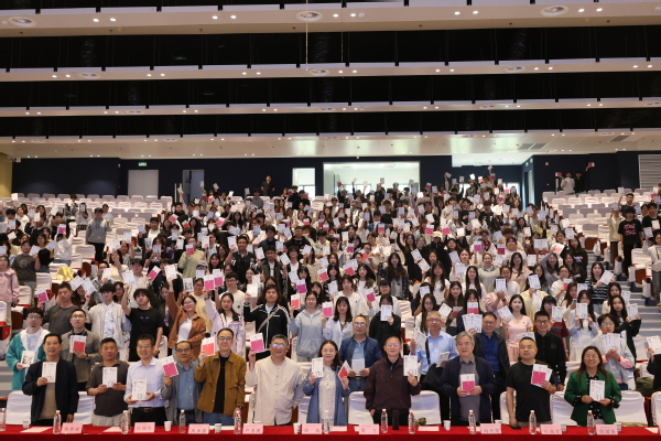 学校举办《星星》诗刊公益诗歌进校园活动